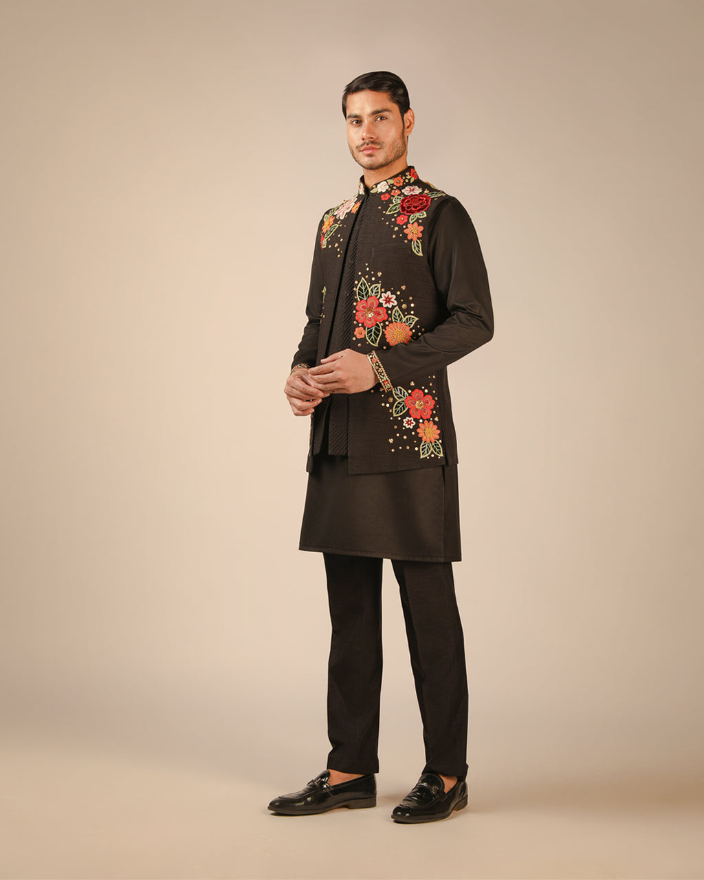 Noir Phool Kurta Set
